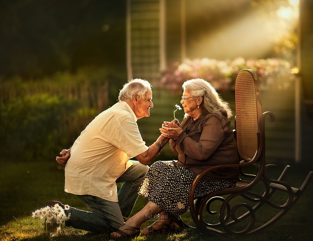 18 Сантиментални Снимки, Които Запечатват Вечната Любов На Възрастните Двойки